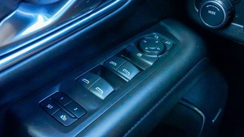 Used 2023 Chevrolet Suburban LT image 25