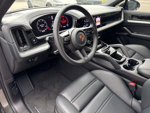 Certified 2025 Porsche Cayenne Coupe image 5