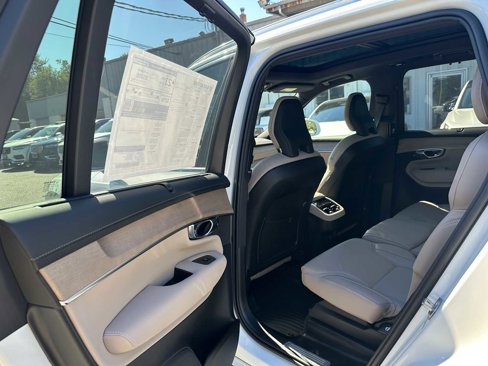 New 2026 Volvo XC90 B6 Ultra image 16