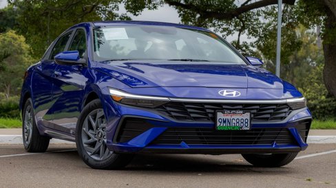 Used 2024 Hyundai Elantra SEL image 2