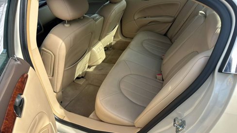 Used 2011 Buick Lucerne CXL w/ Driver Confidence Package image 16