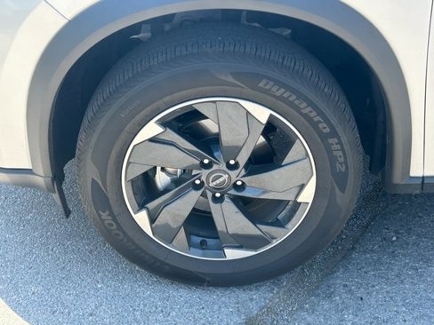 Used 2025 Nissan Rogue SV image 12