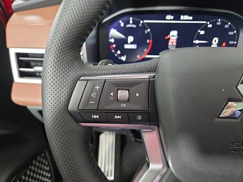 New 2025 Mitsubishi Outlander SEL image 15