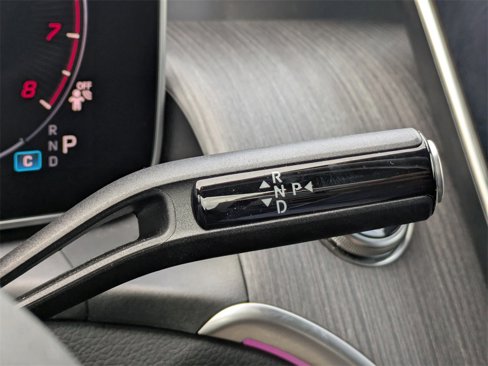 Used 2025 Mercedes-Benz GLC 300 4MATIC image 32
