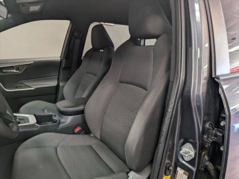 Used 2022 Toyota RAV4 SE w/ Carpet Mat Package (TMS) image 9