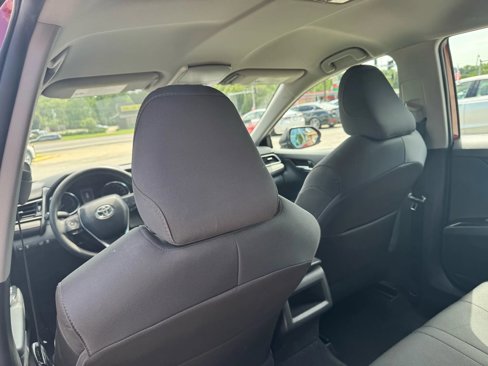 Used 2019 Toyota Camry LE image 10