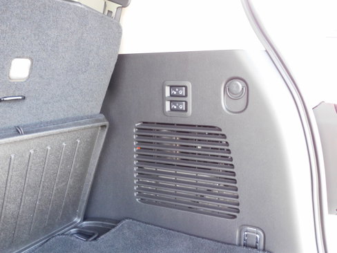 Used 2024 Nissan Armada Platinum image 8
