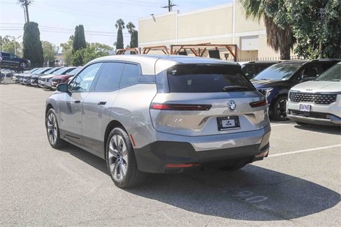 Used 2025 BMW iX xDrive50 w/ Convenience Package image 8