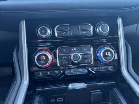 Used 2022 GMC Yukon XL Denali image 16