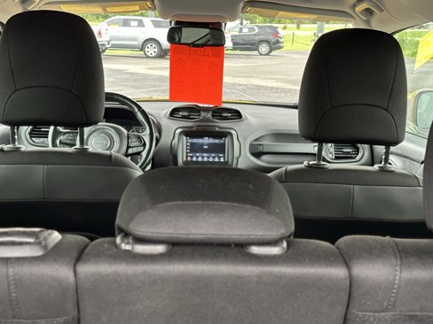 Used 2018 Jeep Renegade Altitude w/ Popular Equipment Group image 9