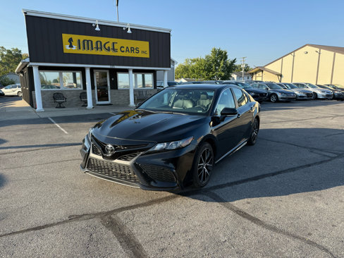 Used 2024 Toyota Camry SE image 2