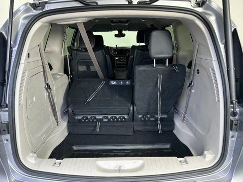 Used 2017 Chrysler Pacifica Premium image 19