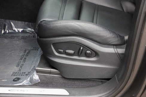 Used 2024 Porsche Cayenne Coupe image 23