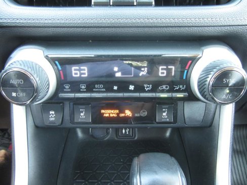 Used 2019 Toyota RAV4 XLE Premium image 38