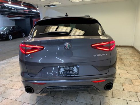 Used 2023 Alfa Romeo Stelvio Veloce image 7