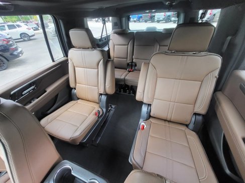 New 2025 Chevrolet Suburban High Country image 14