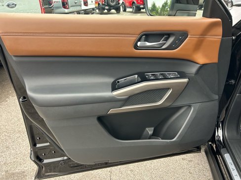 Used 2024 Nissan Pathfinder Platinum w/ Cargo Package image 15