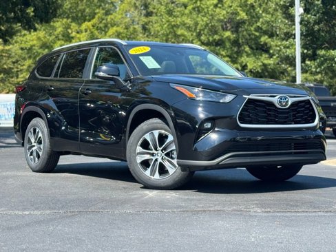 Certified 2024 Toyota Highlander XLE image 2