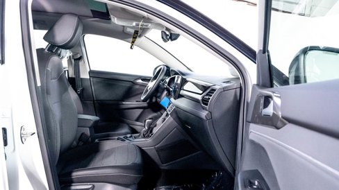 New 2025 Volkswagen Taos SE image 19