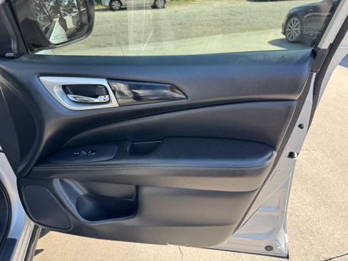 Used 2019 Nissan Pathfinder SV image 21