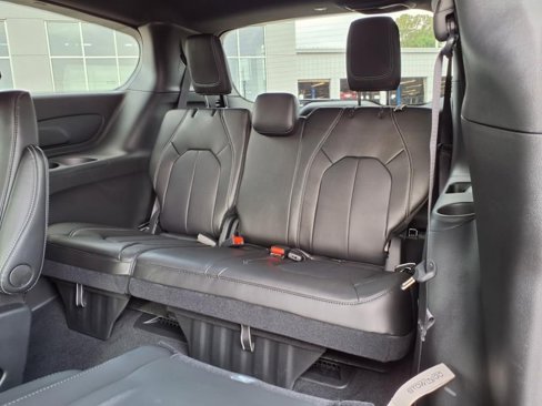 New 2026 Chrysler Pacifica Select image 6