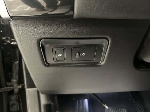 Used 2020 Land Rover Range Rover Sport HSE image 27