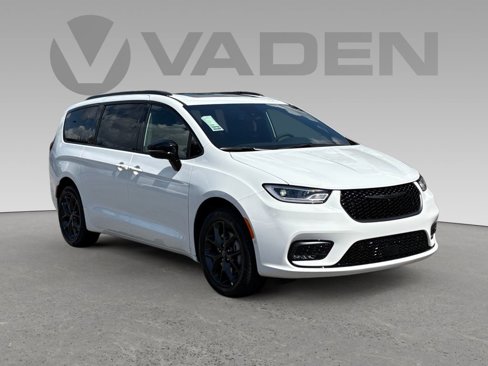 New 2026 Chrysler Pacifica Limited image 1