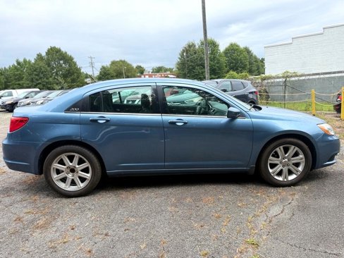 Used 2011 Chrysler 200 Touring image 27