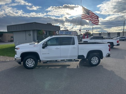 Used 2024 Chevrolet Silverado 2500 LT image 1