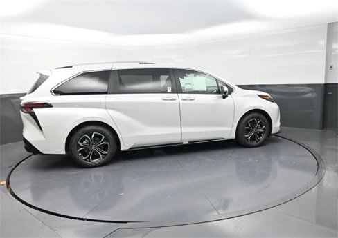 New 2025 Toyota Sienna Platinum image 8