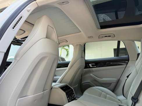 Used 2023 Porsche Panamera 4 w/ Premium Package image 28