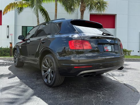 Used 2020 Bentley Bentayga Design Series image 9