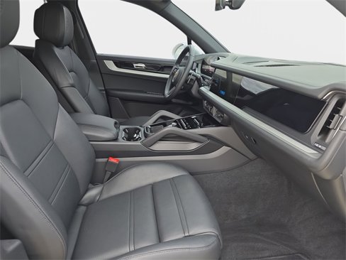 Used 2025 Porsche Cayenne image 10