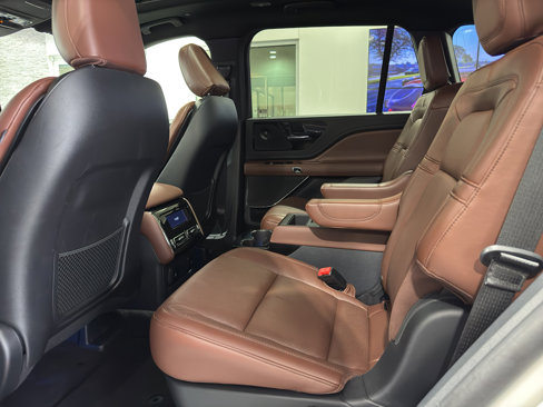 Used 2025 Lincoln Aviator Reserve w/ Illumination Package image 17