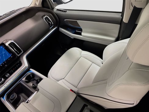 New 2025 Ford Expedition Platinum image 24