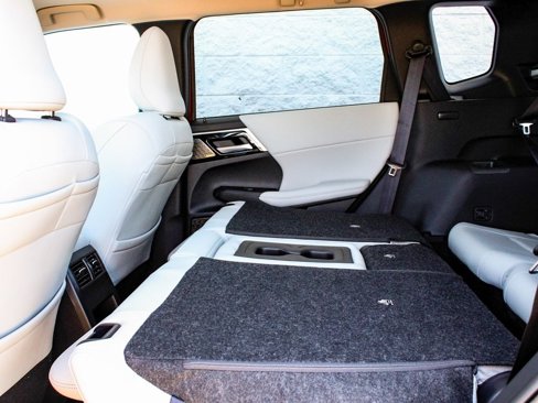 New 2025 Mitsubishi Outlander SE image 35