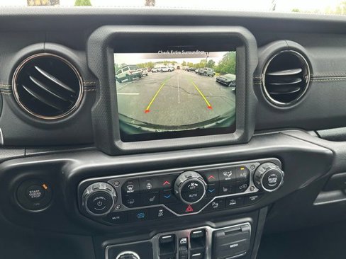 Used 2022 Jeep Wrangler Unlimited Sahara image 30