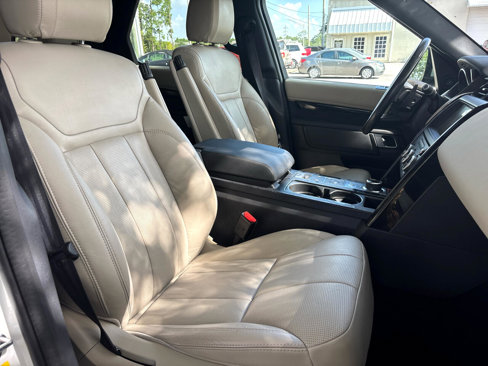 Used 2020 Land Rover Discovery SE image 23