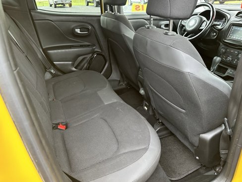 Used 2018 Jeep Renegade Altitude w/ Popular Equipment Group image 19