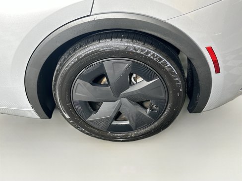 Used 2025 Toyota Prius LE image 11