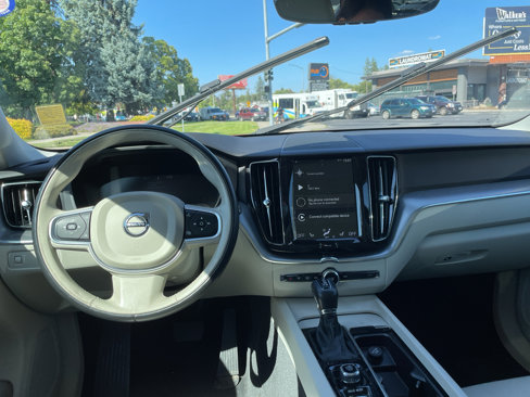 Used 2019 Volvo XC60 T6 Momentum w/ Multimedia Package image 26
