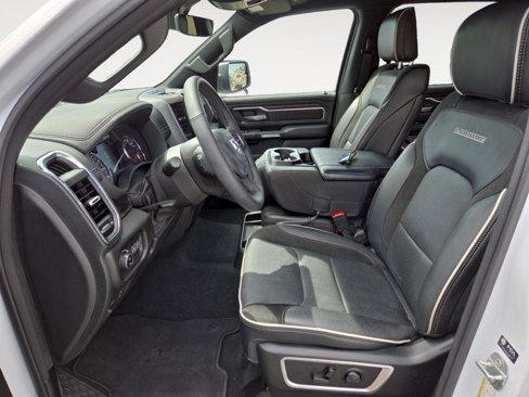 Used 2025 RAM 1500 Laramie image 16
