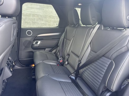 New 2024 Land Rover Discovery Dynamic SE image 14