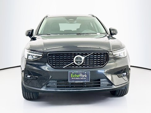 Used 2025 Volvo XC40 B5 Plus image 2