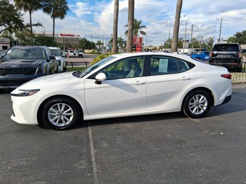 Used 2025 Toyota Camry LE image 10