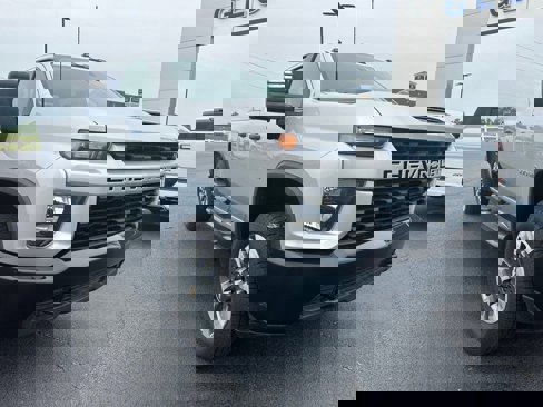Used 2023 Chevrolet Silverado 2500 Custom image 2