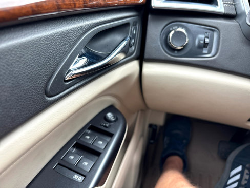 Used 2013 Cadillac SRX Luxury image 16