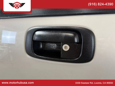Used 2004 Chevrolet Silverado 2500 LT w/ Heavy-Duty Power Package image 46