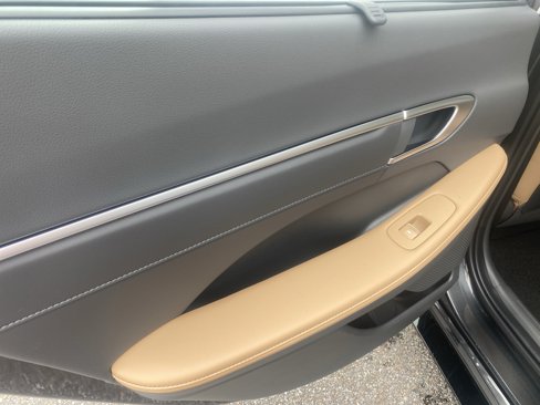New 2025 Hyundai Sonata Limited image 12