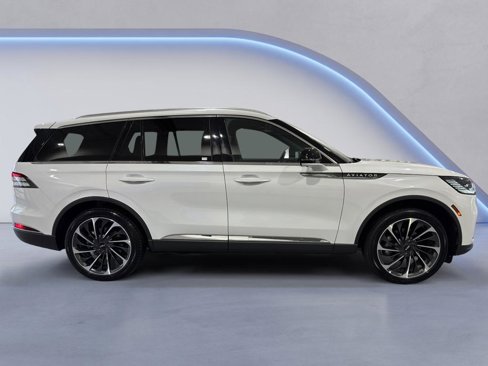 Used 2025 Lincoln Aviator Reserve w/ Illumination Package image 4